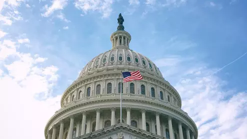 chiekashi16-us-capitol-dome-american-flag-on-clear-blue-day.jpg