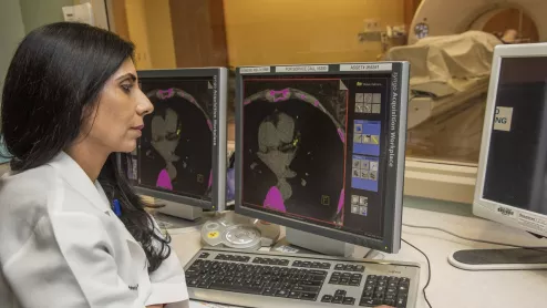 A CTA scan being performed at Beaumont Hospital in Michigan by cardiac CT expert Kavitha M Chinnaiyan, MD. CCTA has largely been used at academic medical centers for the past decade, but it is now expanding in 2022 to community hospitals and clinics thanks to a Class 1A recommendation in the 2021 chest pain guidelines. #CCTA #CTA #Beaumont