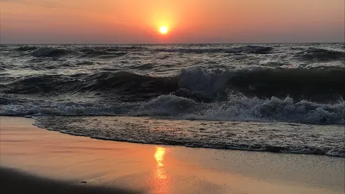 The American Medical Association (AMA) has declared climate change as a major healthcare emergency. Sunrises and sunsets have become increasingly red in recent years with additional particulate matter in the atmosphere from larger, massive wild fires. Photo by Dave Fornell