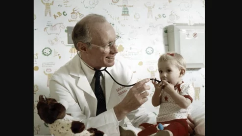 Charles E. Mullins, MD, a U.S. Army veteran known as a legend of interventional pediatric cardiology, died Nov. 17. He was 92 years old.