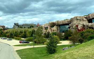The Deep Space building at Epic is a partially underground meeting center that can seat over 10,000 people and has a MiddleEarth theme. Epic HQ campus DF