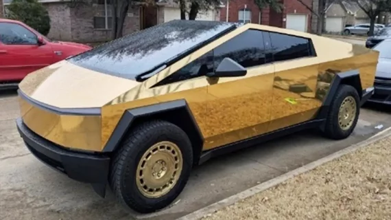 Gold-plater Tesla Cybertruck